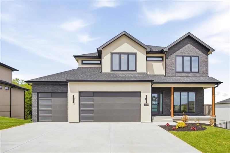 2230 Crown Dr, Lee's Summit, MO 64082