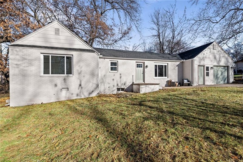 16 82nd St, Kansas City, MO 64118