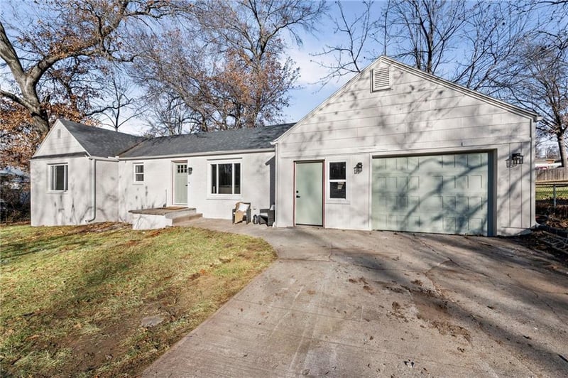 16 82nd St, Kansas City, MO 64118