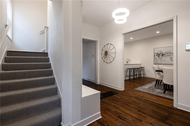 3219 Charlotte St, Kansas City, MO 64109