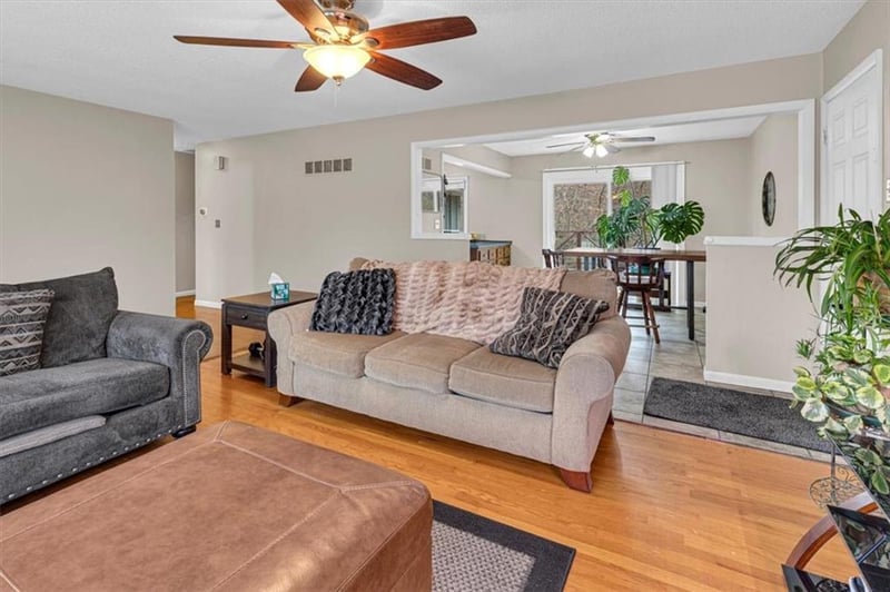 409 58th St, Kansas City, MO 64118