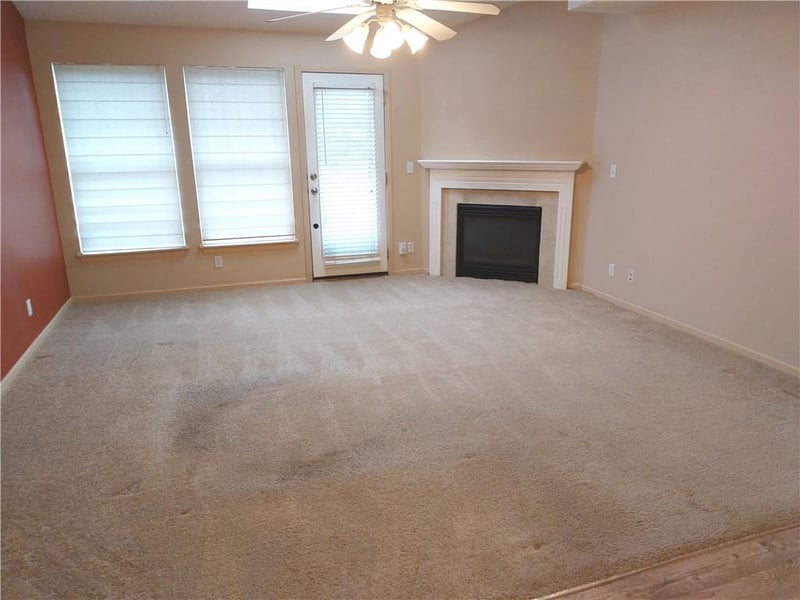 8039 Elmwood Ave, Kansas City, MO 64119