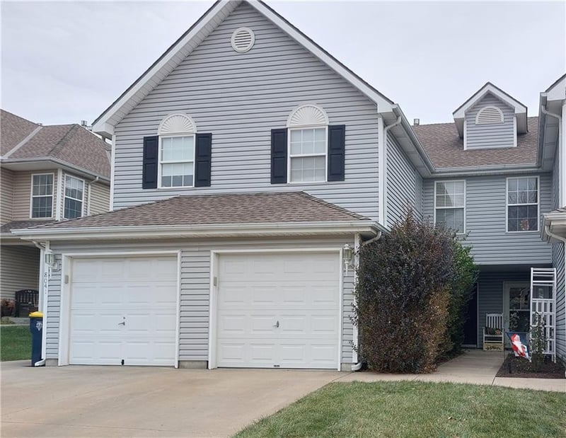 8039 Elmwood Ave, Kansas City, MO 64119