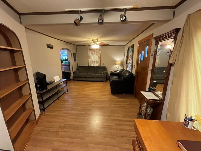 806 Utley Ave, Kansas City, MO 64125