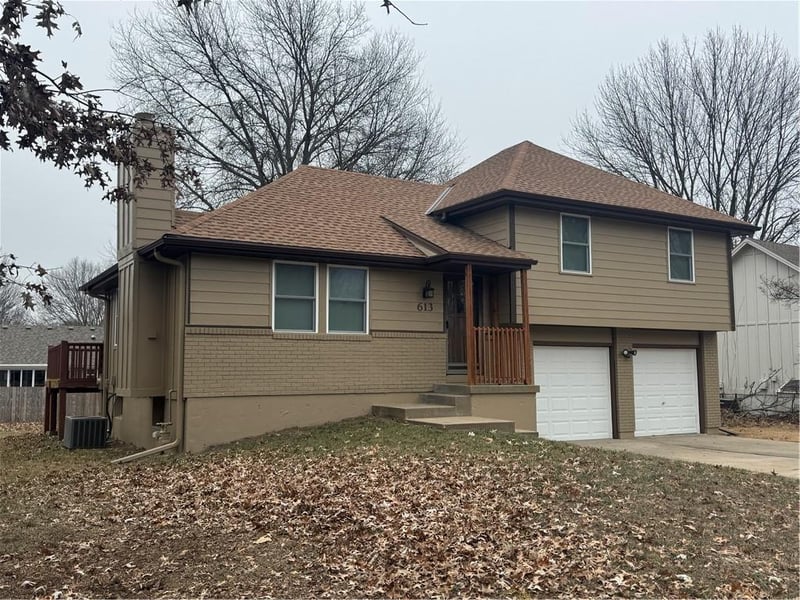 613 Westwind Dr, Lee's Summit, MO 64063