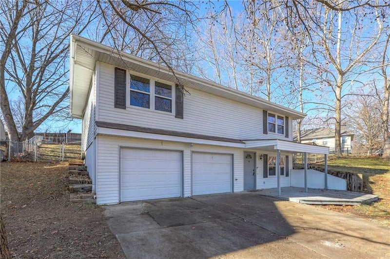 2218 Liberty Landing Rd, Liberty, MO 64068