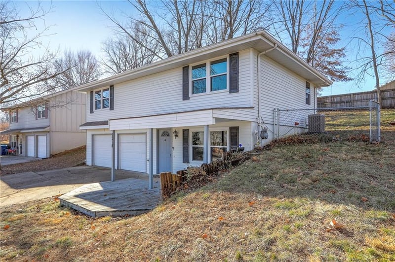 2218 Liberty Landing Rd, Liberty, MO 64068