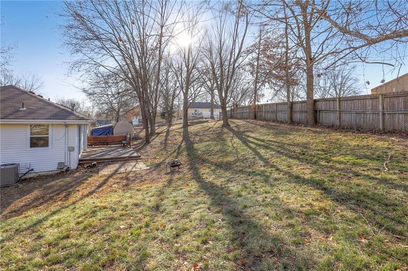 2218 Liberty Landing Rd, Liberty, MO 64068