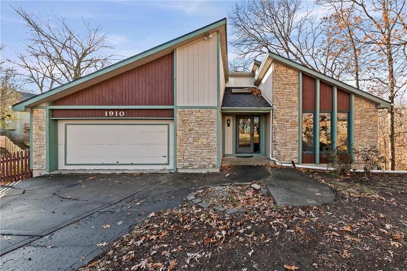 1910 NW 45th St, Riverside, MO 64150