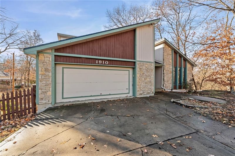 1910 NW 45th St, Riverside, MO 64150