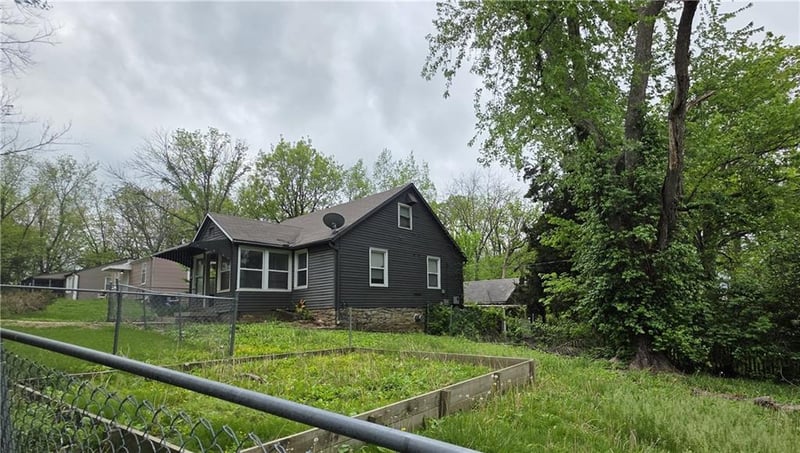 5700 Manchester Ave, Kansas City, MO 64129