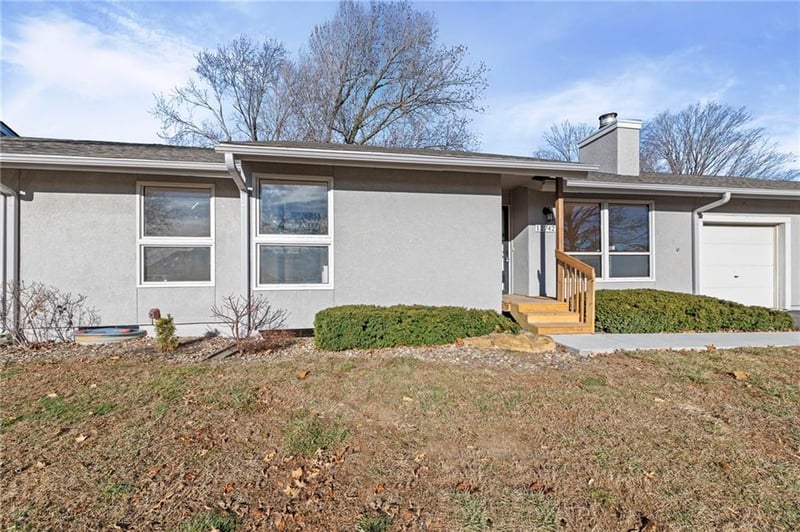 12742 108th Pl, Overland Park, KS 66210