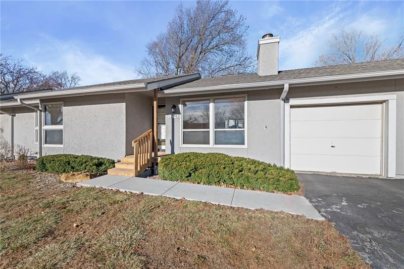 12742 108th Pl, Overland Park, KS 66210