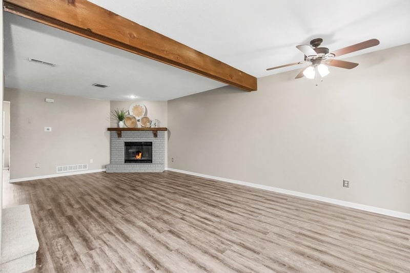 228 Pinetree Ln, Lee's Summit, MO 64063