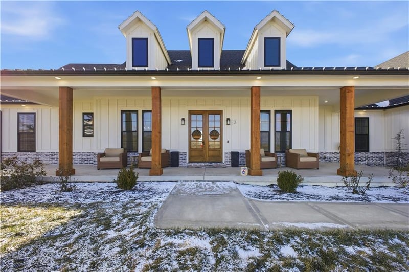 2 Woodview Rd, St Joseph, MO 64507