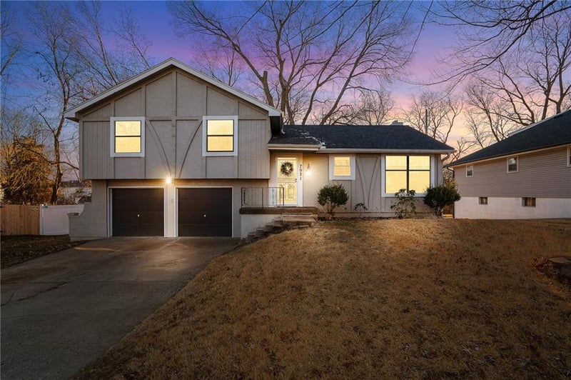 7921 Yecker St, Kansas City, KS 66102