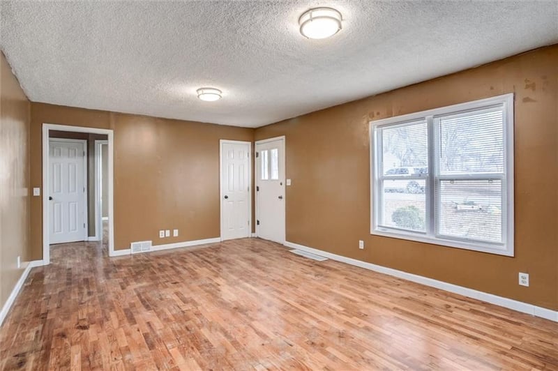 4928 Topping Ave, Kansas City, MO 64119