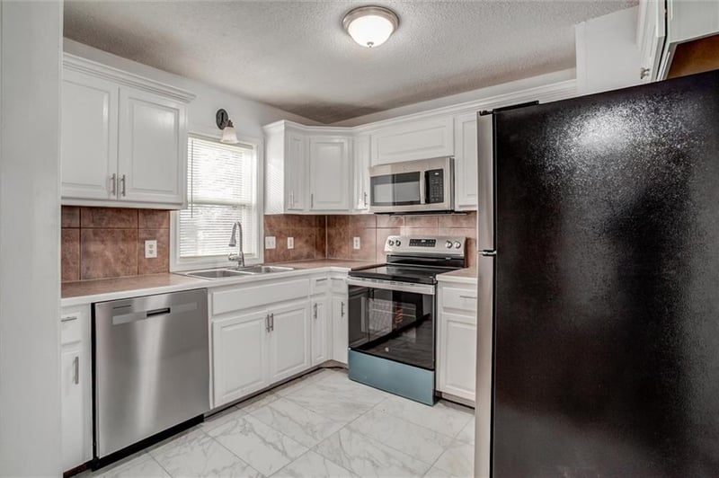 4928 Topping Ave, Kansas City, MO 64119