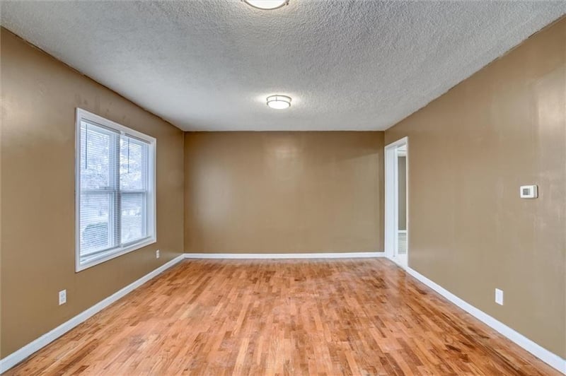 4928 Topping Ave, Kansas City, MO 64119