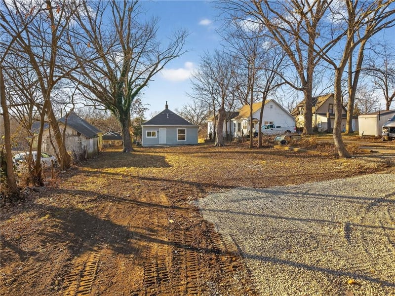 127 Neconi Ave, Bonner Springs, KS 66012