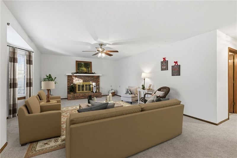 1412 W Stone Blvd, Raymore, MO 64083