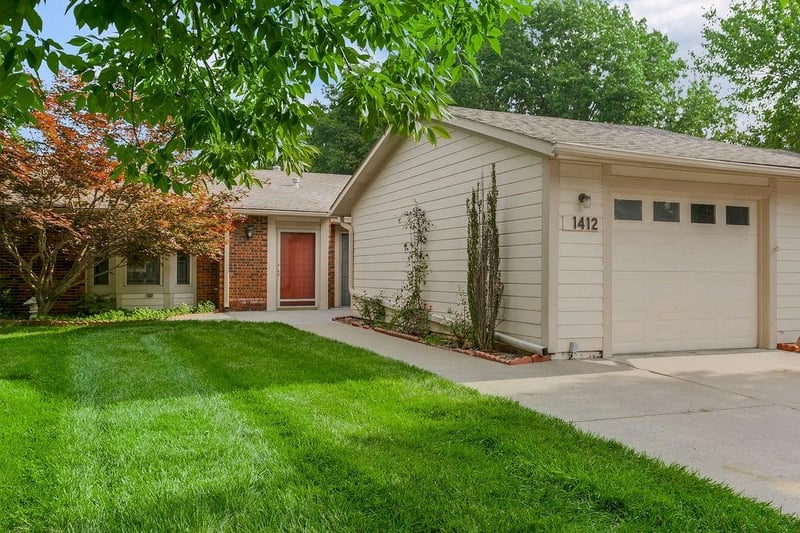 1412 W Stone Blvd, Raymore, MO 64083