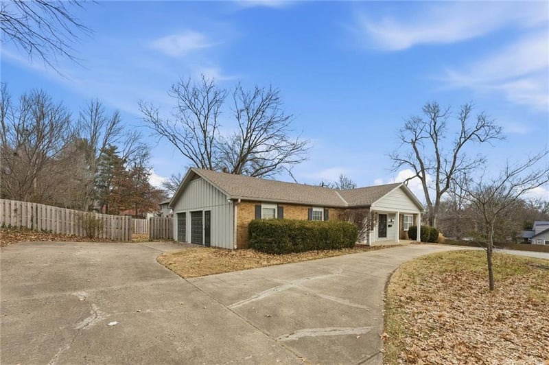 5500 88th Ter, Overland Park, KS 66207