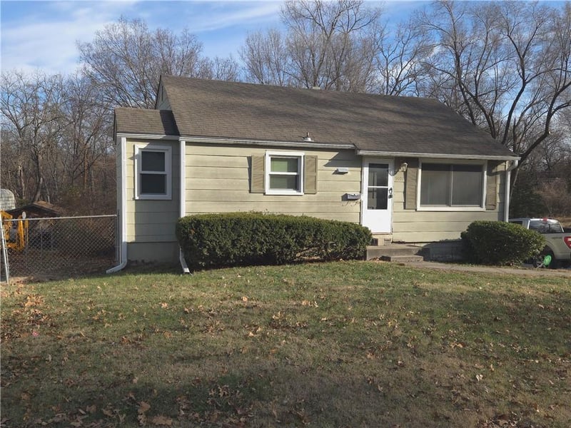 9107 Charlotte St, Kansas City, MO 64131