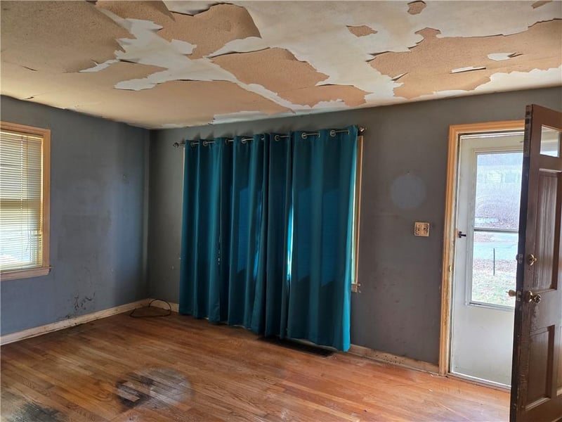 9107 Charlotte St, Kansas City, MO 64131