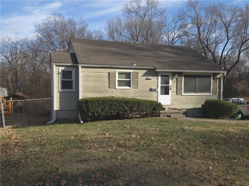 9107 Charlotte St, Kansas City, MO 64131