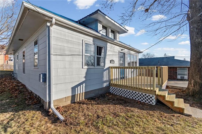 215 Folger St, Carrollton, MO 64633