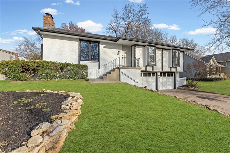 3709 Grant St, Lee's Summit, MO 64064