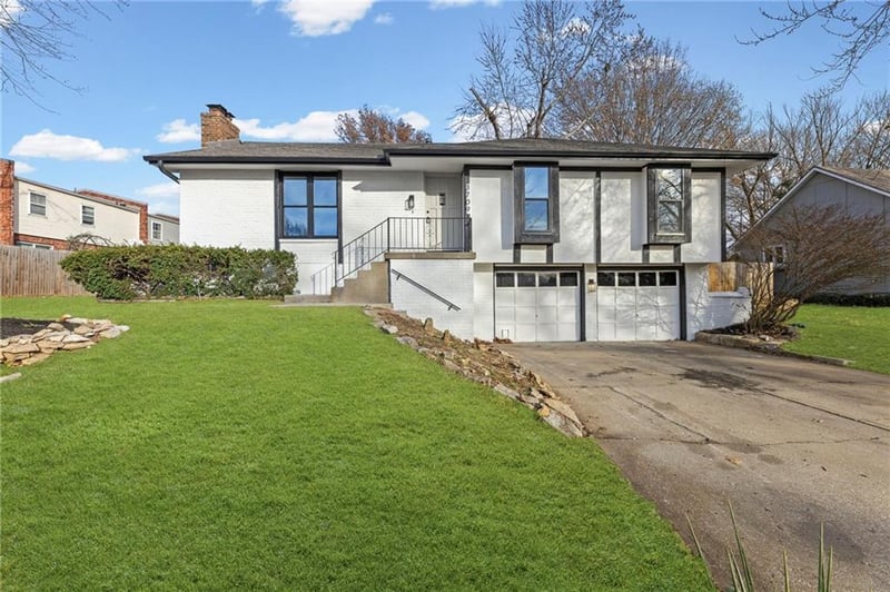 3709 Grant St, Lee's Summit, MO 64064