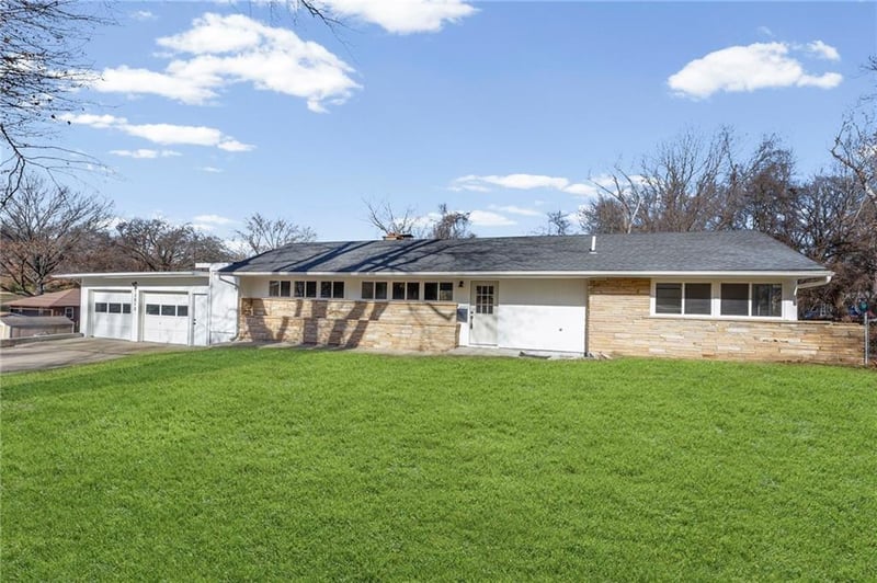 12012 37th St, Independence, MO 64052