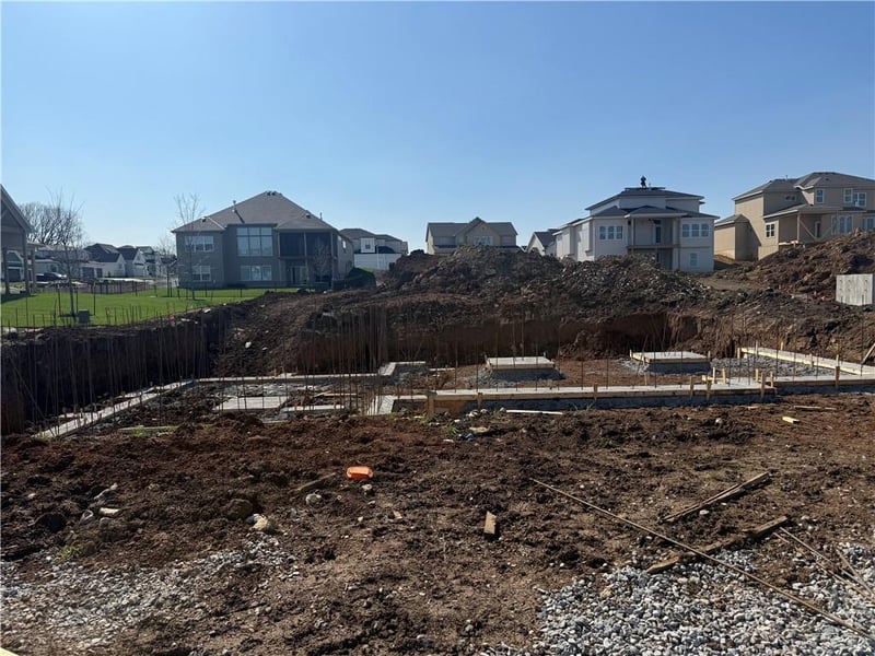 18620 Reinhardt St, Overland Park, KS 66085