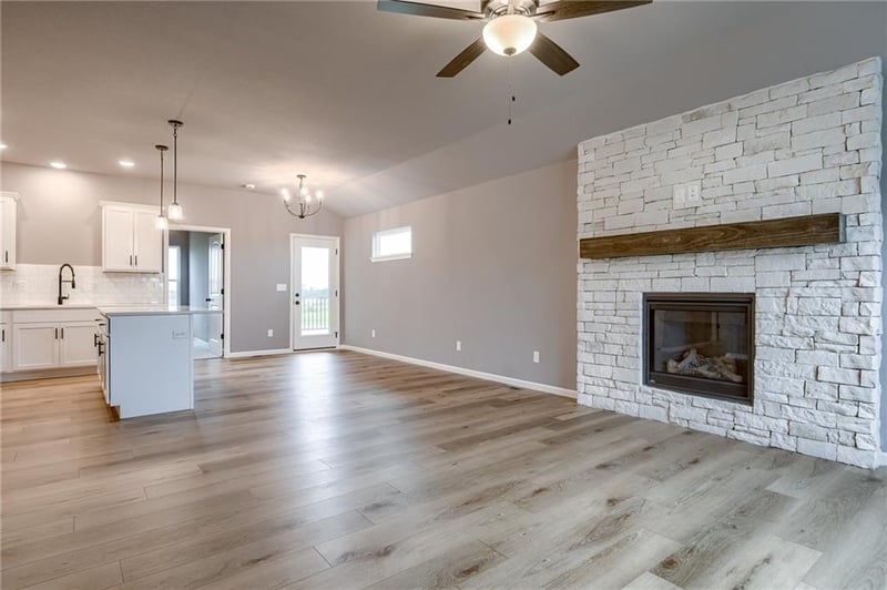 18490 205th Ter, Spring Hill, KS 66083