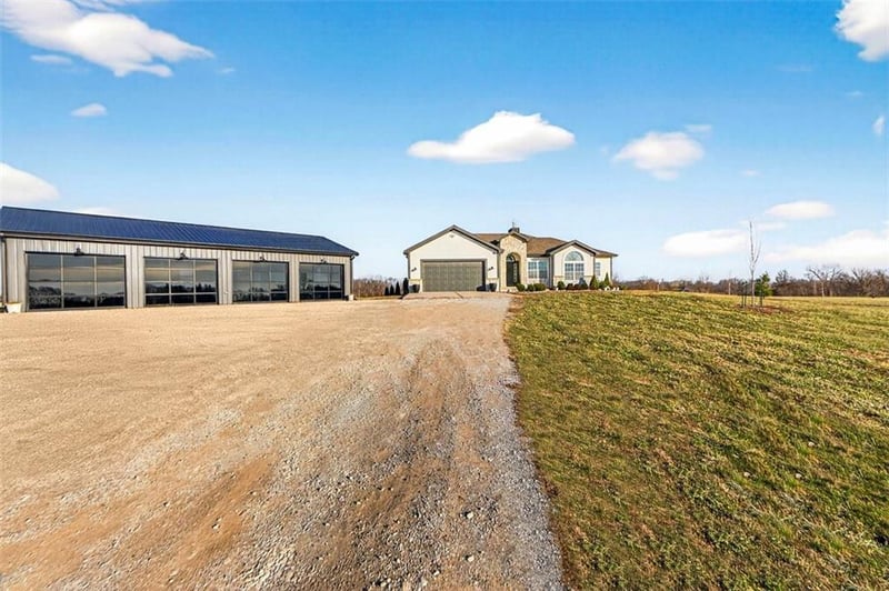 5199 SE Fox Run Rd, Lathrop, MO 64465