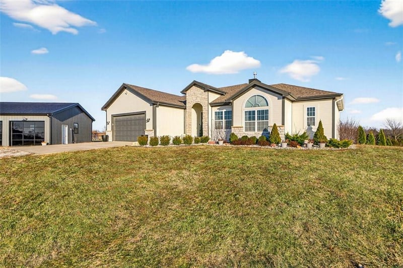 5199 SE Fox Run Rd, Lathrop, MO 64465