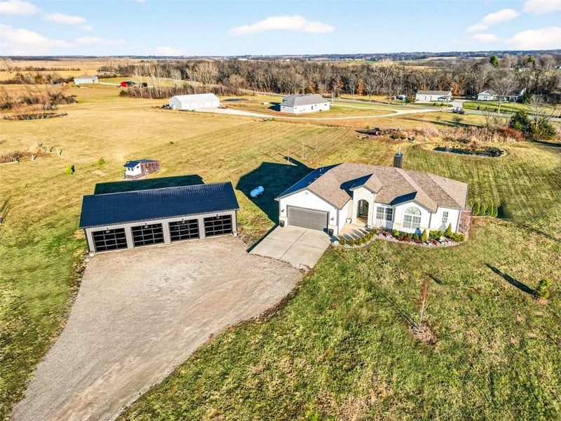 5199 SE Fox Run Rd, Lathrop, MO 64465