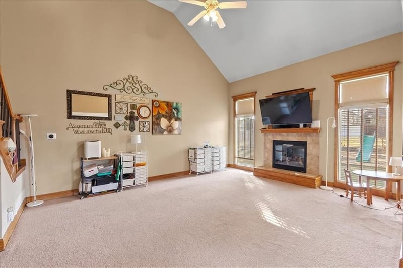 1607 Pin Oak Ct, Grain Valley, MO 64029