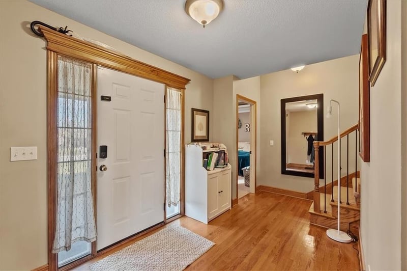 1607 Pin Oak Ct, Grain Valley, MO 64029