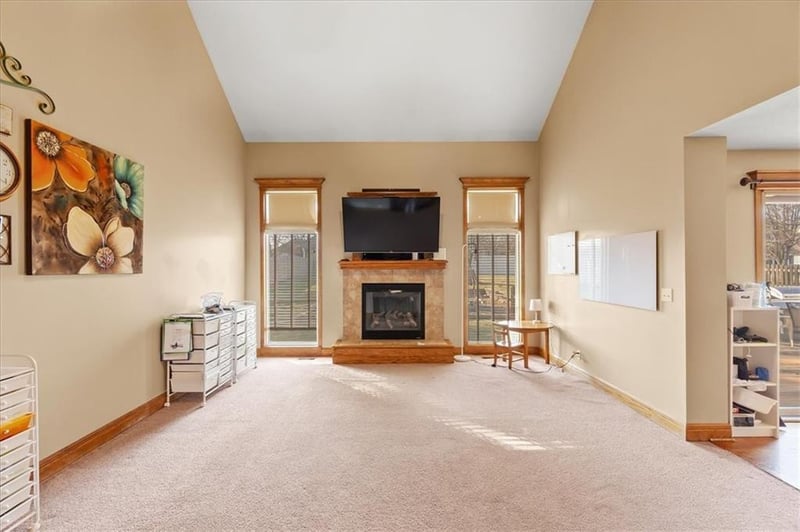 1607 Pin Oak Ct, Grain Valley, MO 64029