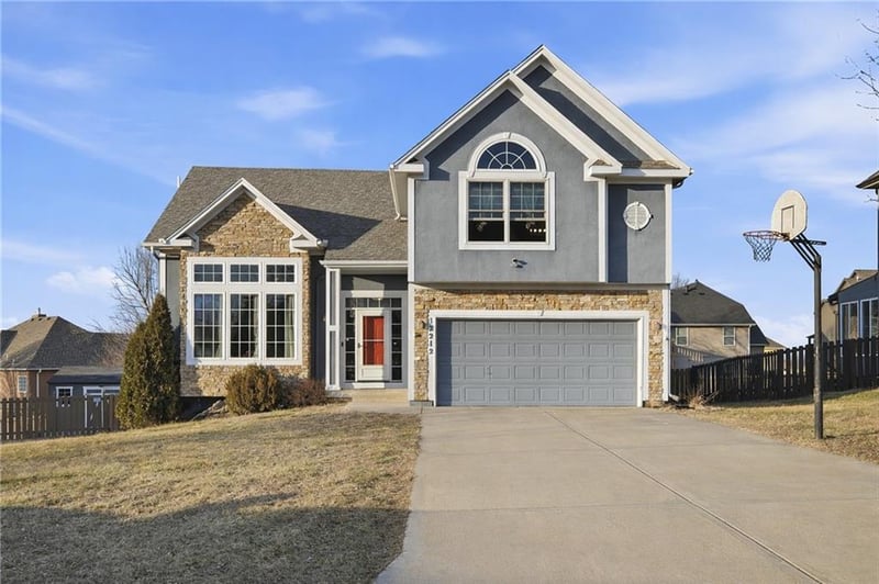 12212 Merion Dr, Kansas City, KS 66109