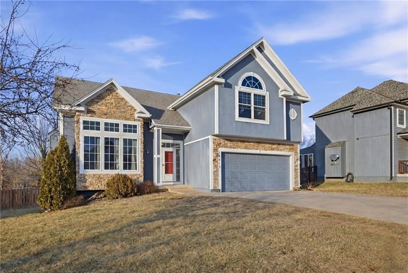 12212 Merion Dr, Kansas City, KS 66109