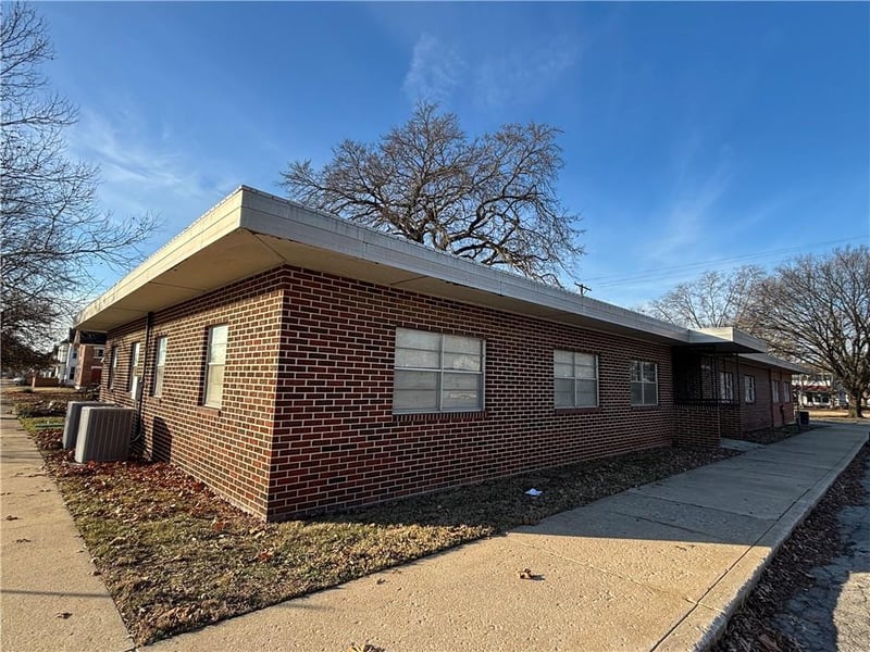 108 2nd St, Fort Scott, KS 66701