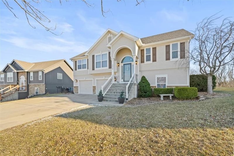 1015 91 Ter, Kansas City, MO 64155