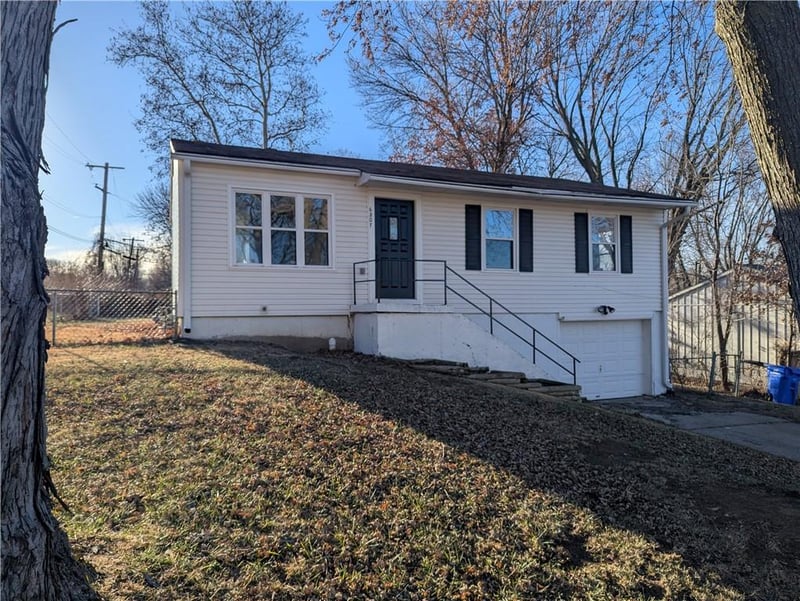 6207 150th Ter, Grandview, MO 64030