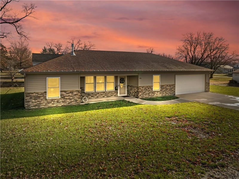 401 N Ritchie St, Hamilton, MO 64644