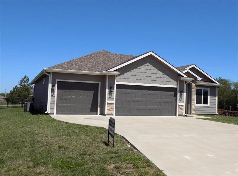 1215 Alexander Ct, Ottawa, KS 66067