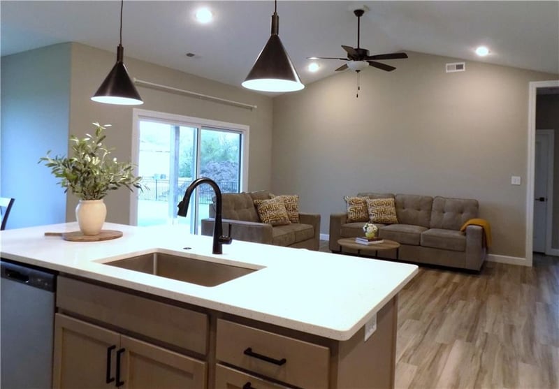 1215 Alexander Ct, Ottawa, KS 66067